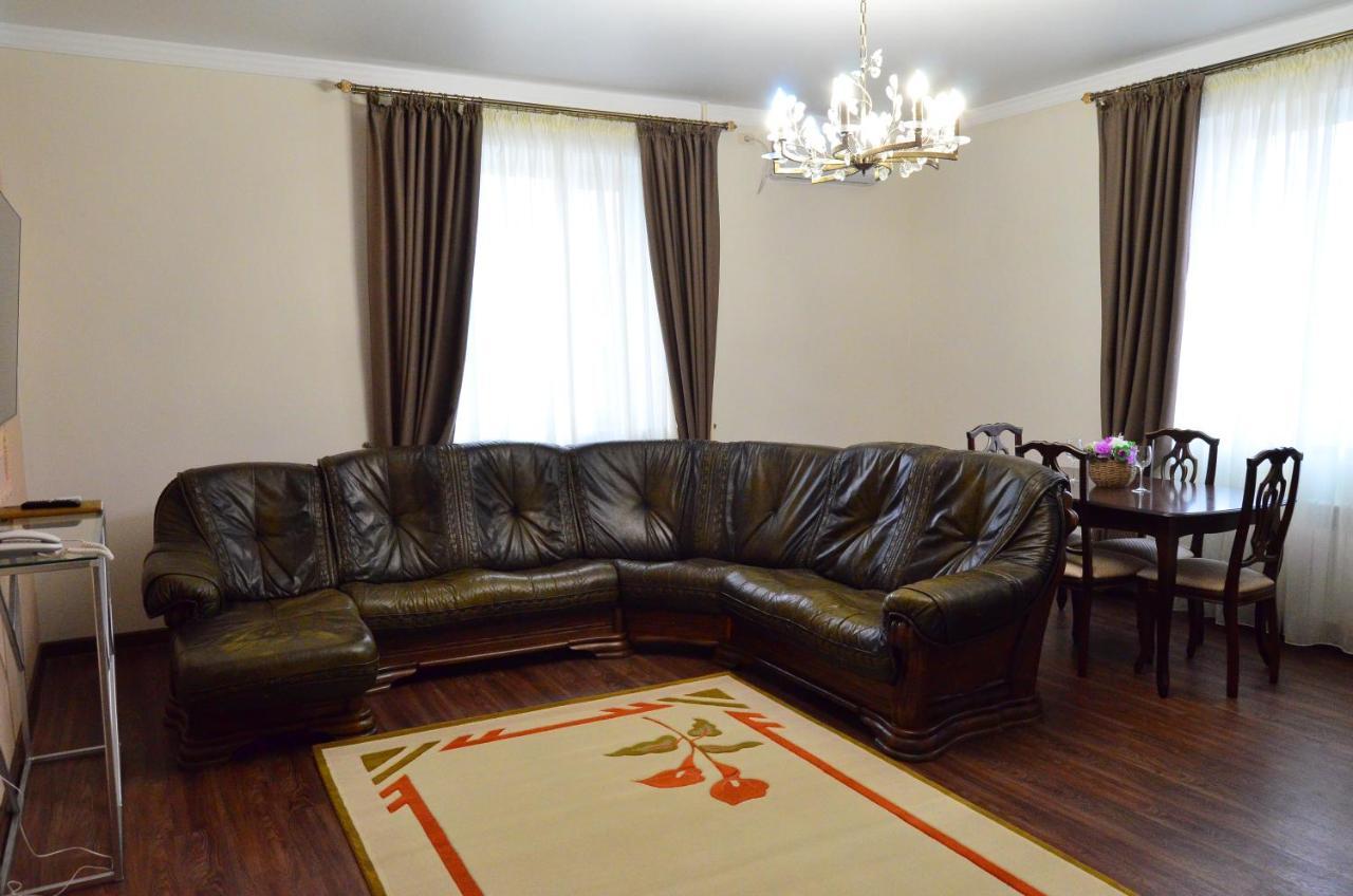 Golden Park Hotel Pavlodar Extérieur photo