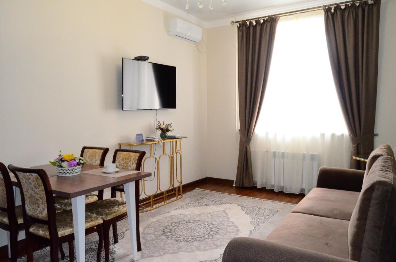 Golden Park Hotel Pavlodar Extérieur photo